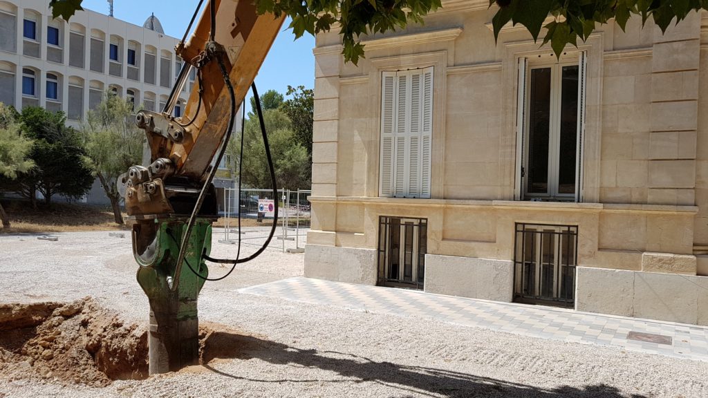 Surveillance des seuils vibratoires et protection des structures sur chantier